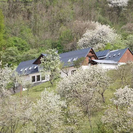 Sad Nad Klingerom Kır Evi Banská Štiavnica